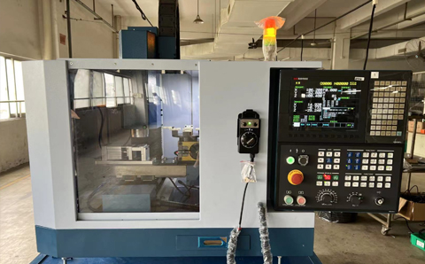 廣東先導(dǎo)VMC220 微型數(shù)控加工中心、桌面教學(xué)用數(shù)控機(jī)床，功能加大，四軸聯(lián)動(dòng)